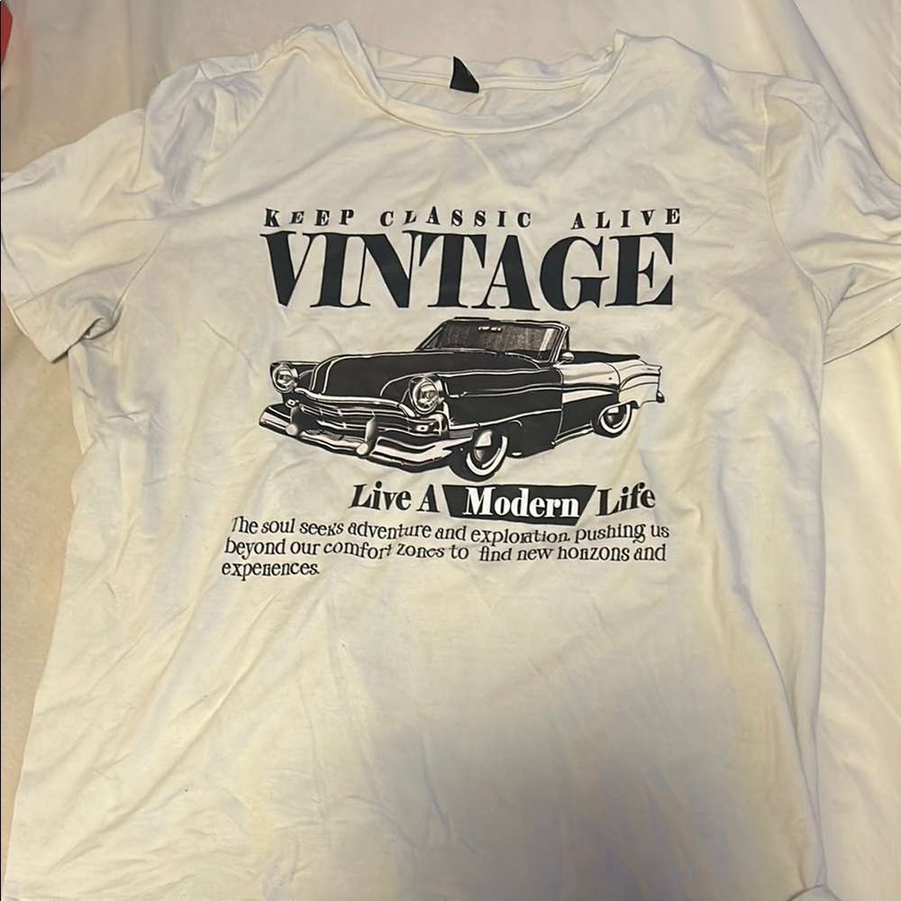 SHEIN White Short Sleeve Tee with Vintage Graphic